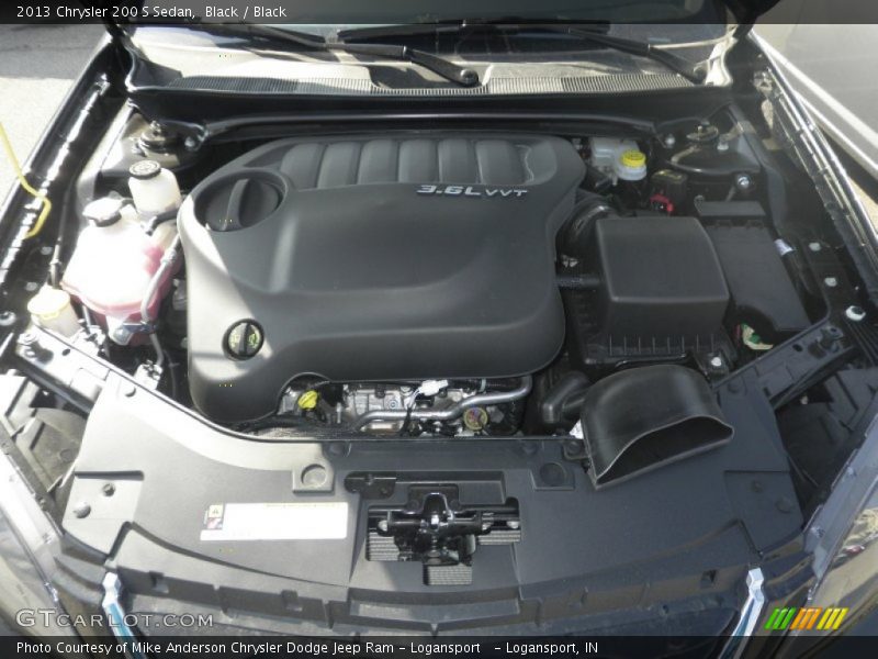 Black / Black 2013 Chrysler 200 S Sedan