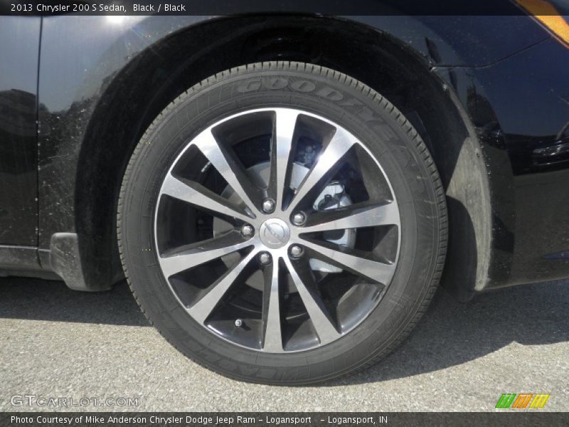 Black / Black 2013 Chrysler 200 S Sedan