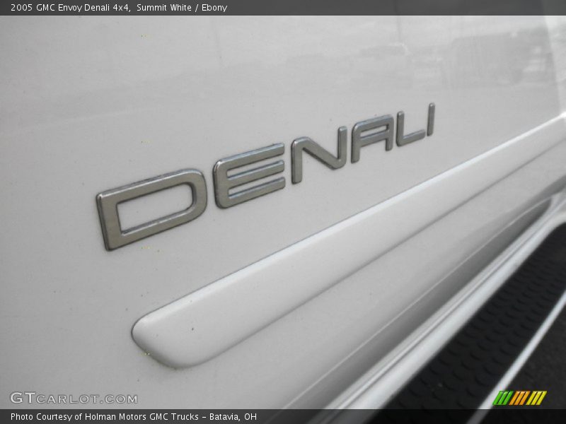 Summit White / Ebony 2005 GMC Envoy Denali 4x4