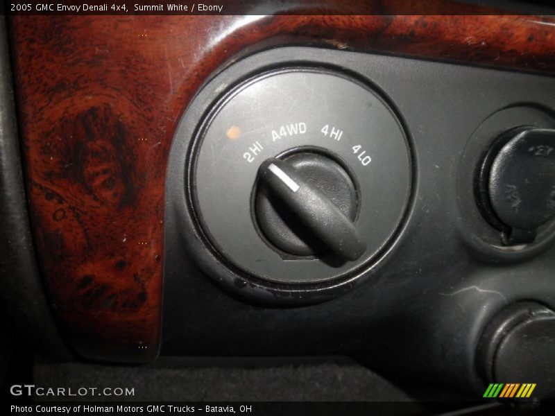 Summit White / Ebony 2005 GMC Envoy Denali 4x4