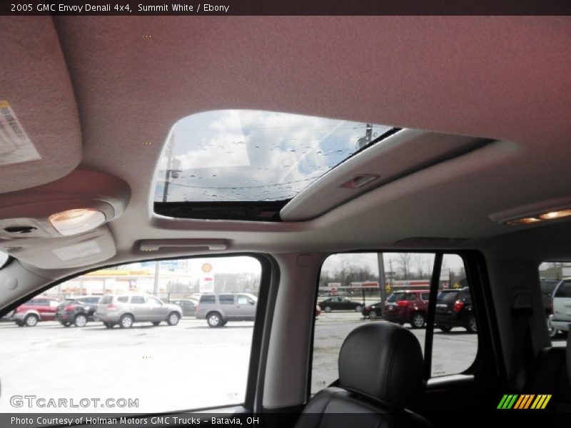 Summit White / Ebony 2005 GMC Envoy Denali 4x4