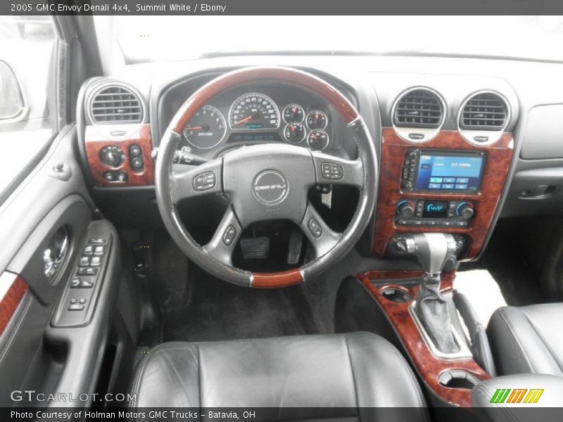Summit White / Ebony 2005 GMC Envoy Denali 4x4