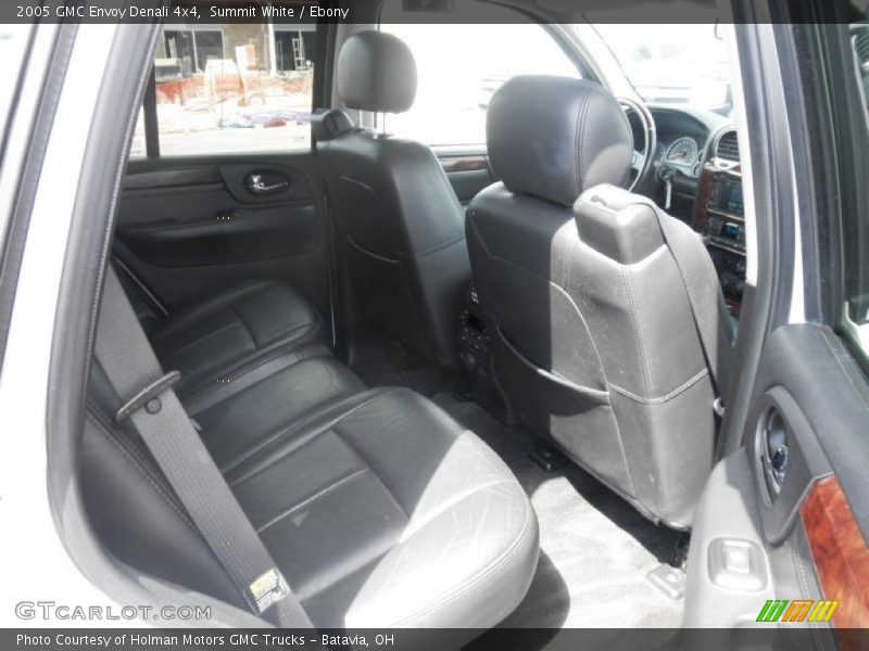 Summit White / Ebony 2005 GMC Envoy Denali 4x4
