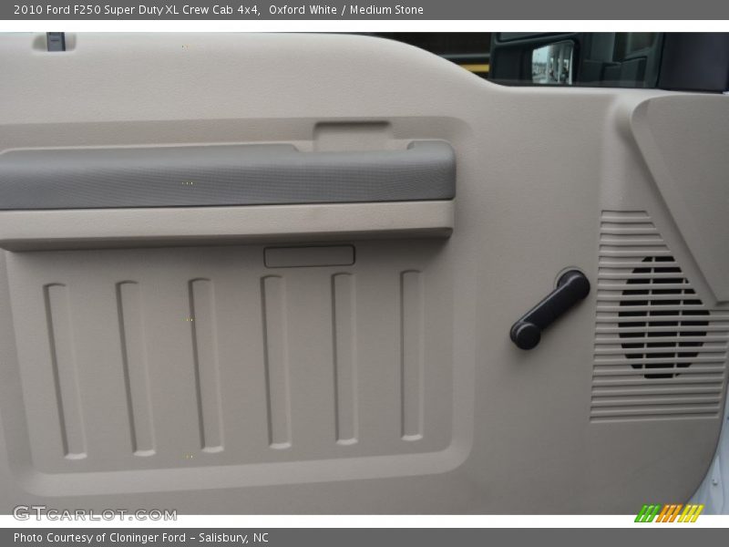 Oxford White / Medium Stone 2010 Ford F250 Super Duty XL Crew Cab 4x4