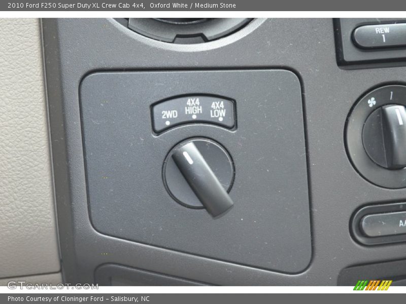 Oxford White / Medium Stone 2010 Ford F250 Super Duty XL Crew Cab 4x4
