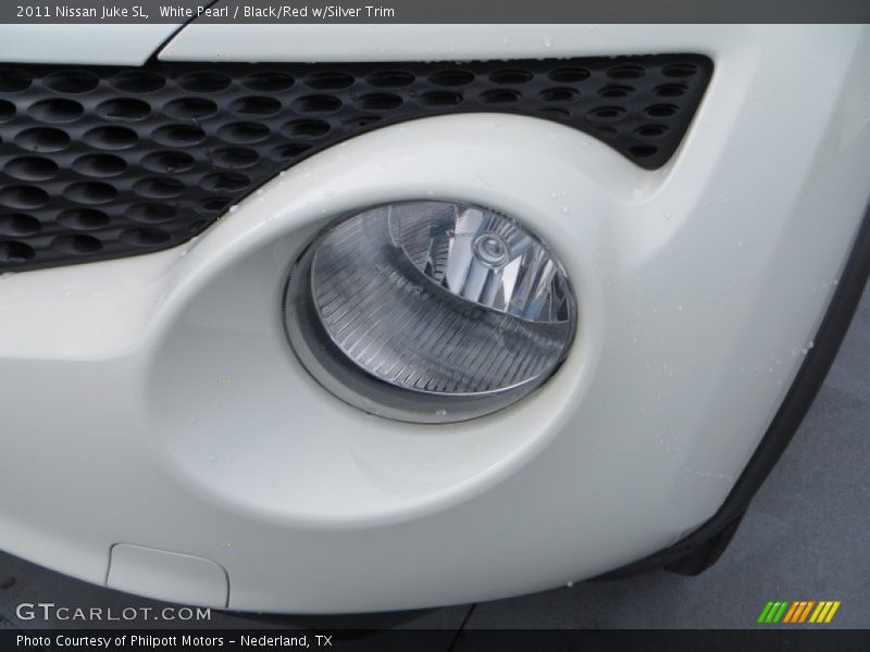 White Pearl / Black/Red w/Silver Trim 2011 Nissan Juke SL