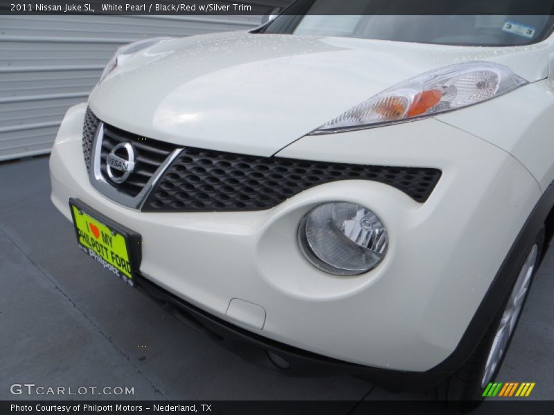 White Pearl / Black/Red w/Silver Trim 2011 Nissan Juke SL