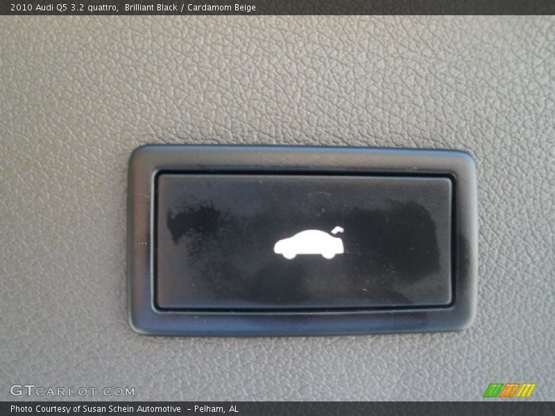 Brilliant Black / Cardamom Beige 2010 Audi Q5 3.2 quattro