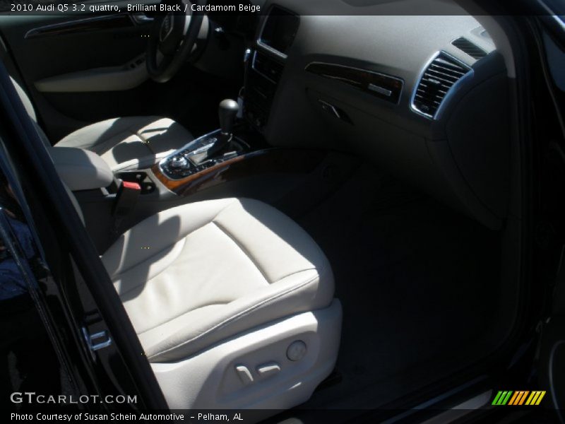 Brilliant Black / Cardamom Beige 2010 Audi Q5 3.2 quattro