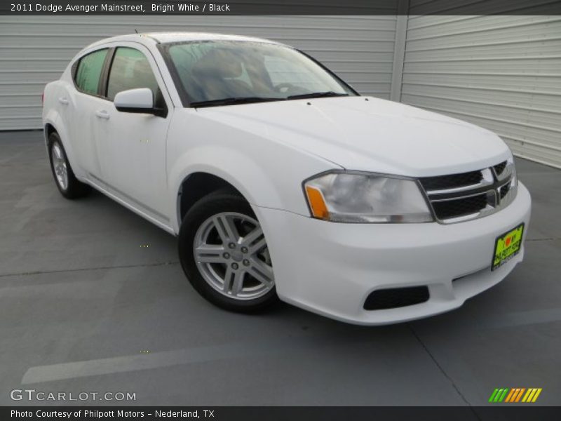 Bright White / Black 2011 Dodge Avenger Mainstreet
