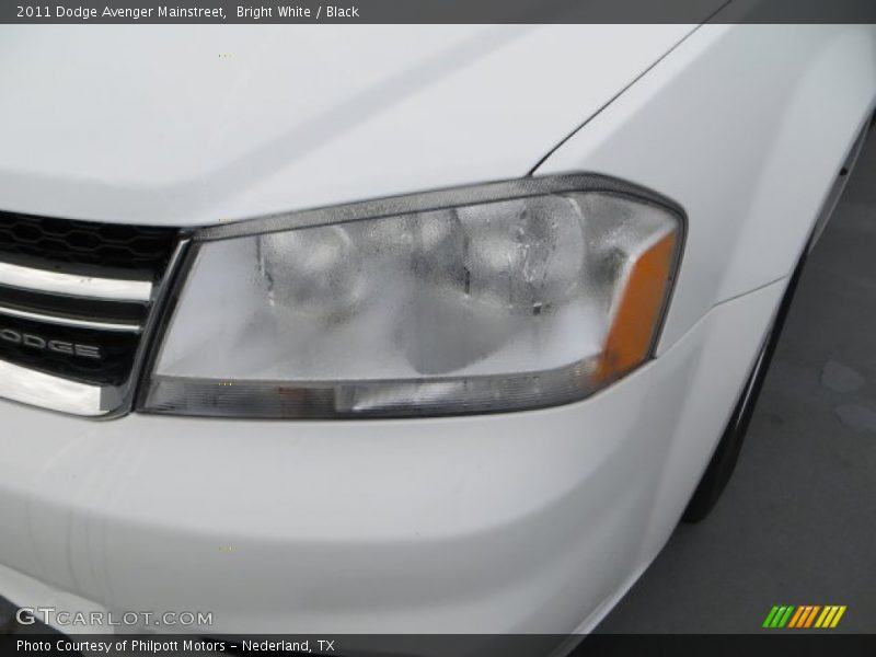 Bright White / Black 2011 Dodge Avenger Mainstreet