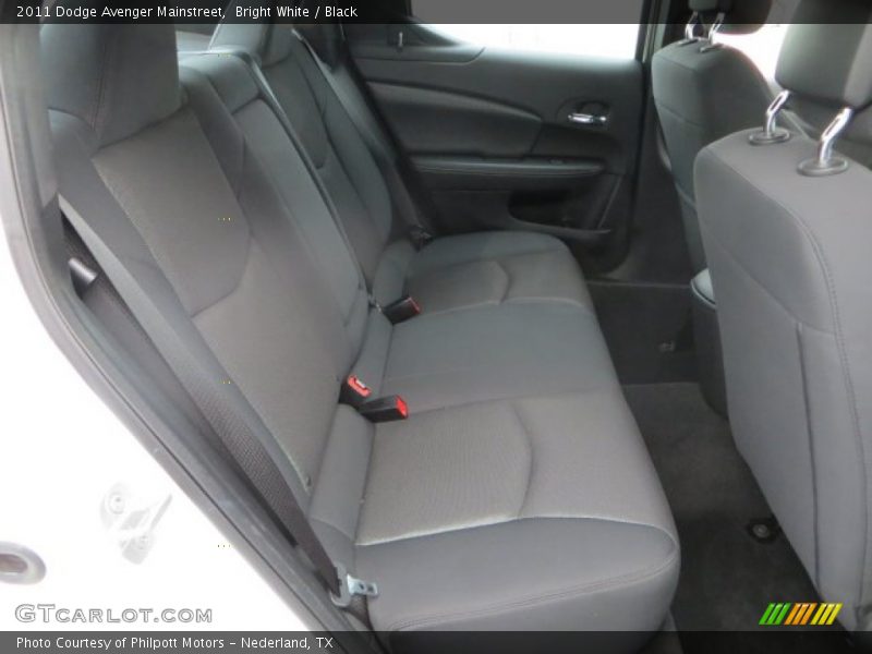 Bright White / Black 2011 Dodge Avenger Mainstreet