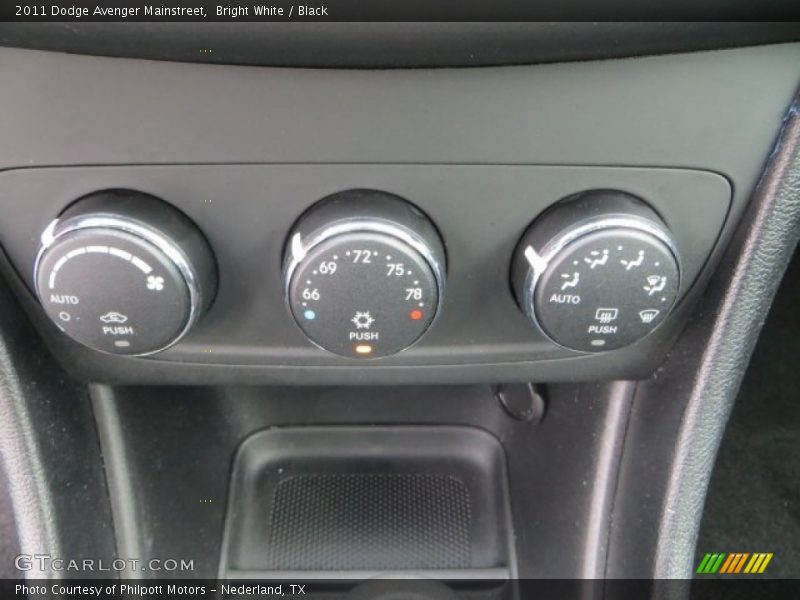 Bright White / Black 2011 Dodge Avenger Mainstreet
