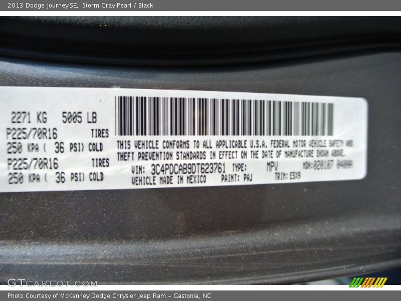 Storm Gray Pearl / Black 2013 Dodge Journey SE
