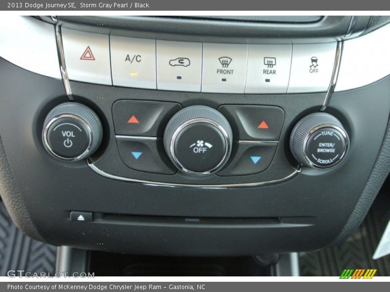 Storm Gray Pearl / Black 2013 Dodge Journey SE