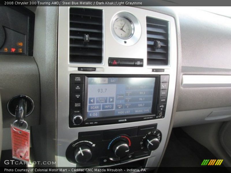 Controls of 2008 300 Touring AWD