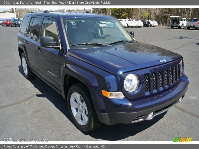 Front 3/4 View of 2014 Patriot Limited