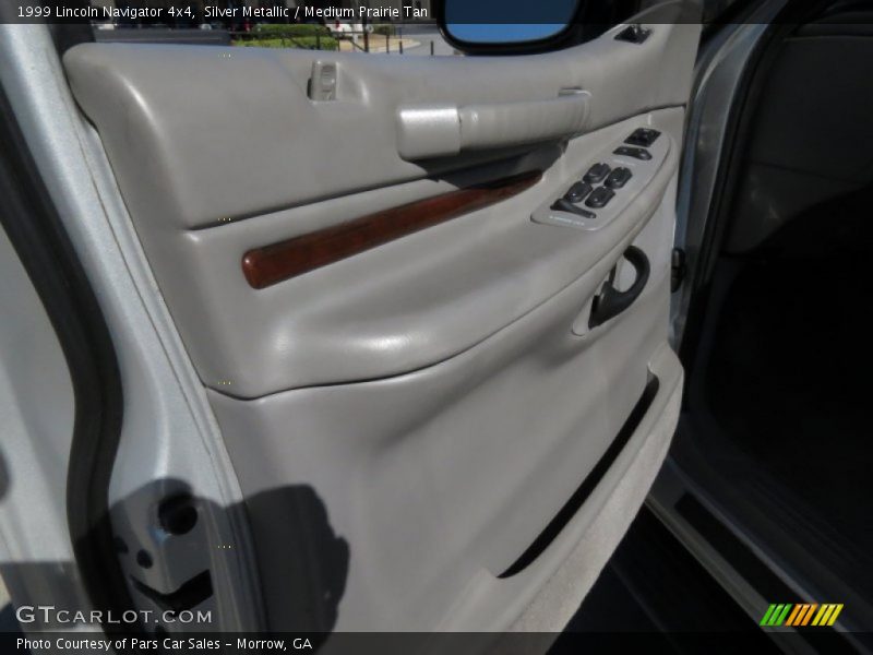 Silver Metallic / Medium Prairie Tan 1999 Lincoln Navigator 4x4