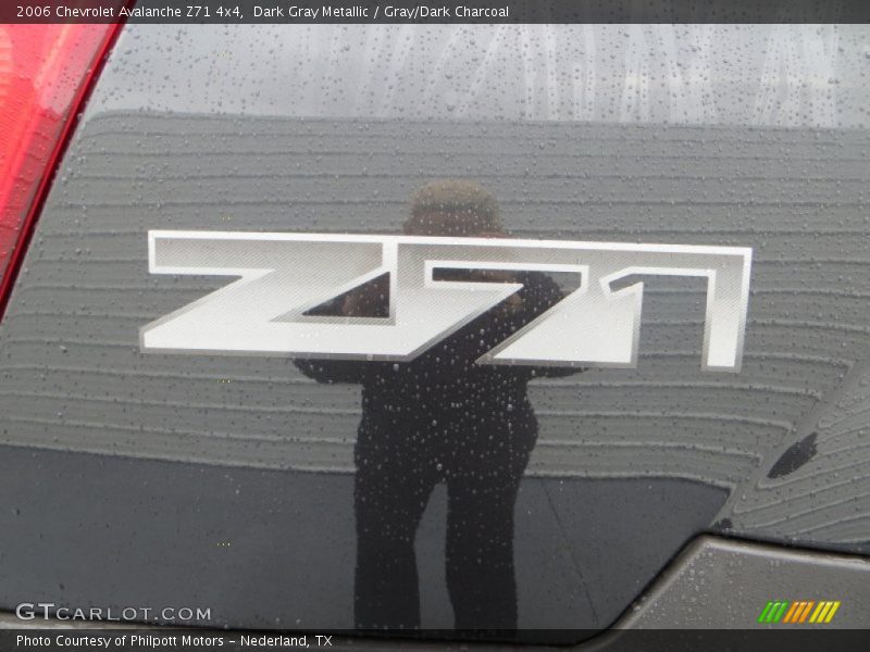 Dark Gray Metallic / Gray/Dark Charcoal 2006 Chevrolet Avalanche Z71 4x4