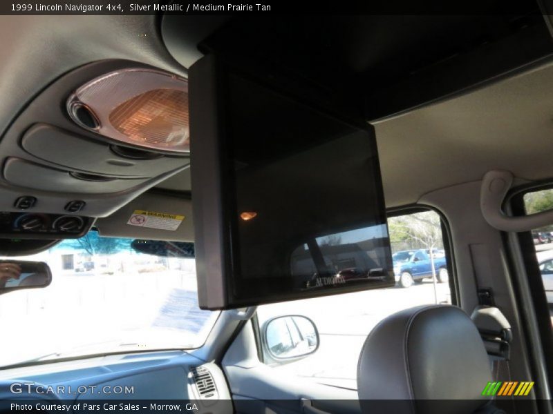 Silver Metallic / Medium Prairie Tan 1999 Lincoln Navigator 4x4