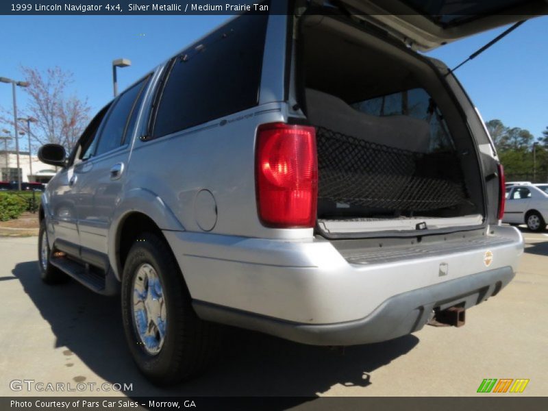 Silver Metallic / Medium Prairie Tan 1999 Lincoln Navigator 4x4