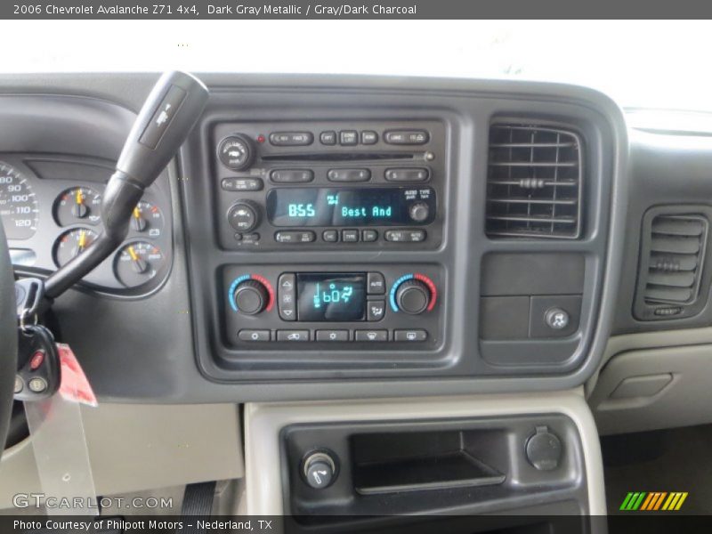 Dark Gray Metallic / Gray/Dark Charcoal 2006 Chevrolet Avalanche Z71 4x4