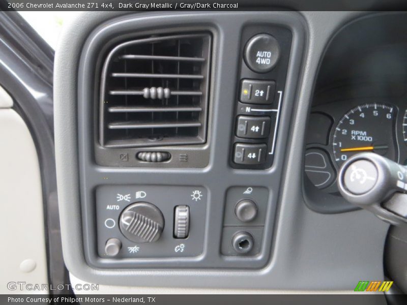 Dark Gray Metallic / Gray/Dark Charcoal 2006 Chevrolet Avalanche Z71 4x4