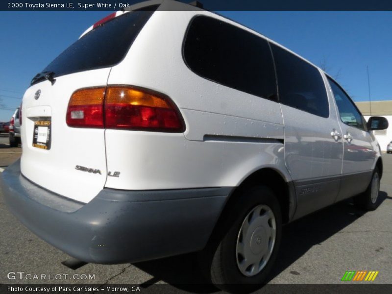 Super White / Oak 2000 Toyota Sienna LE