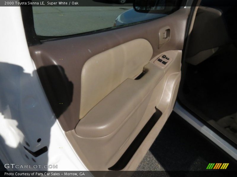 Super White / Oak 2000 Toyota Sienna LE