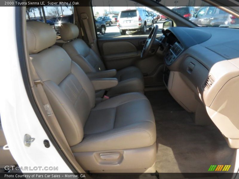 Super White / Oak 2000 Toyota Sienna LE