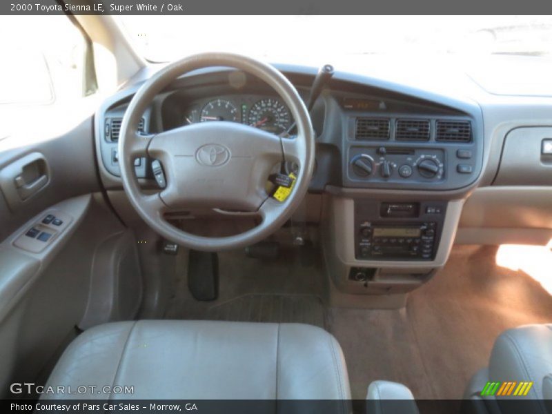 Super White / Oak 2000 Toyota Sienna LE