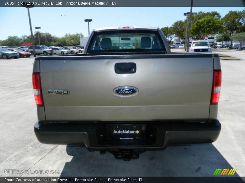 Arizona Beige Metallic / Tan 2005 Ford F150 XL Regular Cab