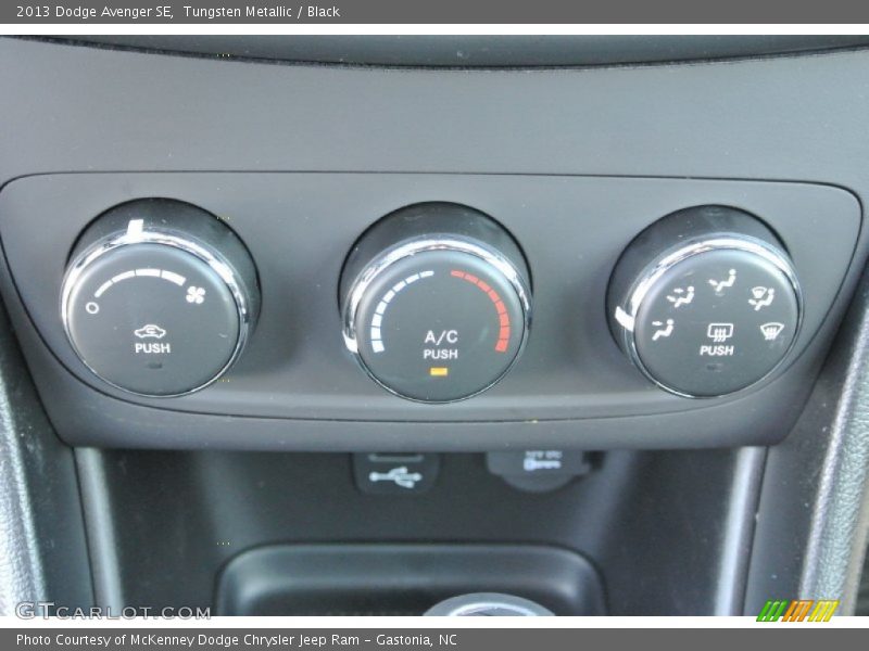 Tungsten Metallic / Black 2013 Dodge Avenger SE