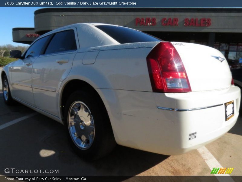 Cool Vanilla / Dark Slate Gray/Light Graystone 2005 Chrysler 300 Limited