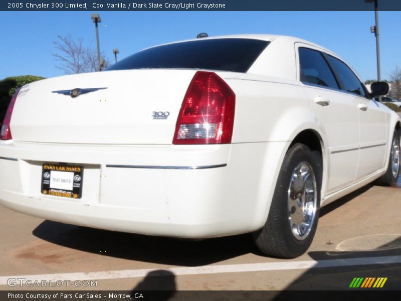 Cool Vanilla / Dark Slate Gray/Light Graystone 2005 Chrysler 300 Limited