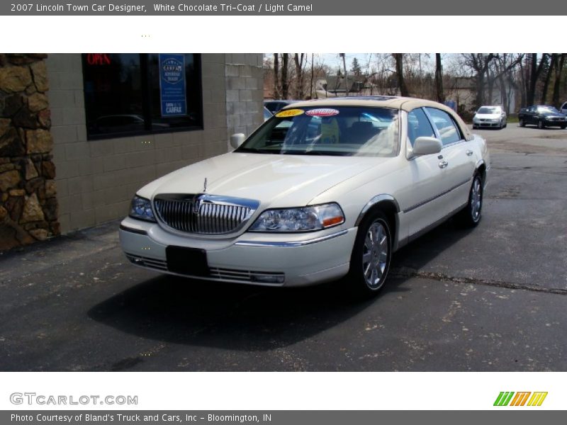 White Chocolate Tri-Coat / Light Camel 2007 Lincoln Town Car Designer