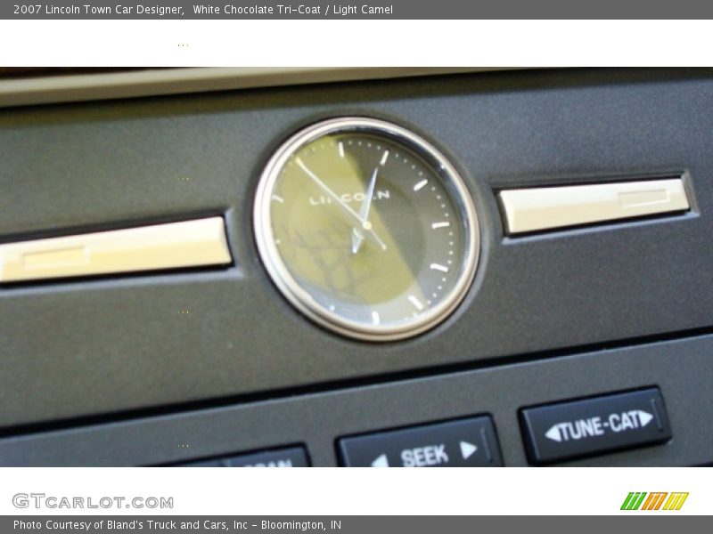 White Chocolate Tri-Coat / Light Camel 2007 Lincoln Town Car Designer