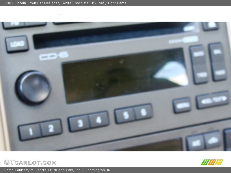 White Chocolate Tri-Coat / Light Camel 2007 Lincoln Town Car Designer