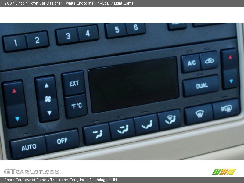 White Chocolate Tri-Coat / Light Camel 2007 Lincoln Town Car Designer