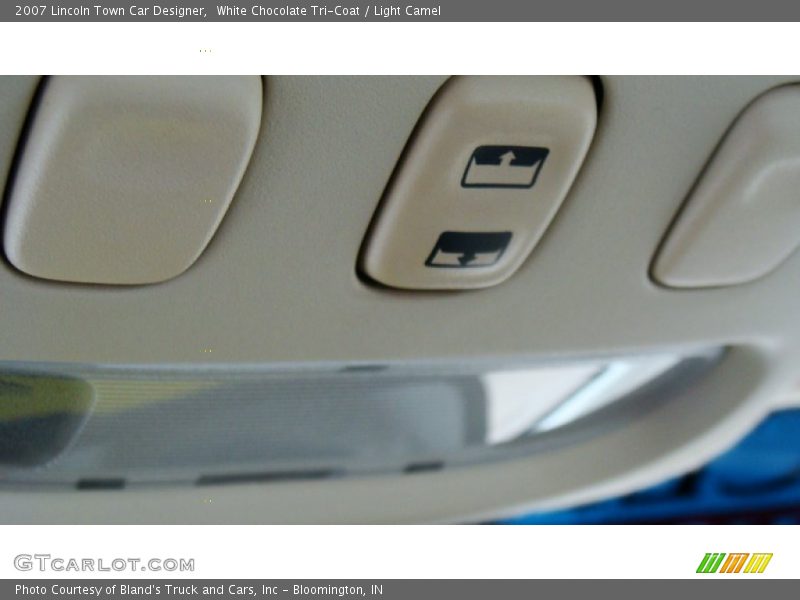 White Chocolate Tri-Coat / Light Camel 2007 Lincoln Town Car Designer