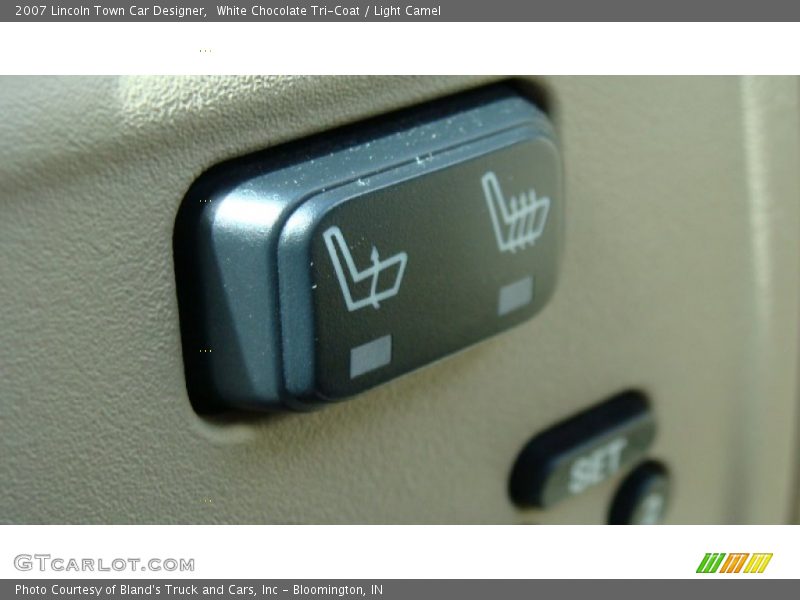 White Chocolate Tri-Coat / Light Camel 2007 Lincoln Town Car Designer