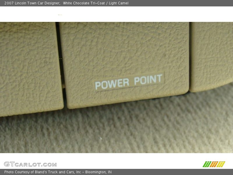 White Chocolate Tri-Coat / Light Camel 2007 Lincoln Town Car Designer