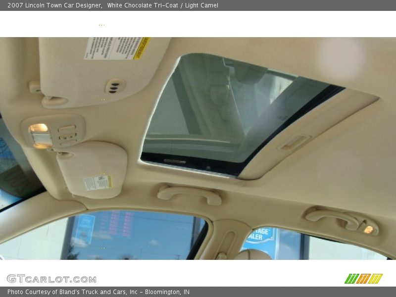 White Chocolate Tri-Coat / Light Camel 2007 Lincoln Town Car Designer