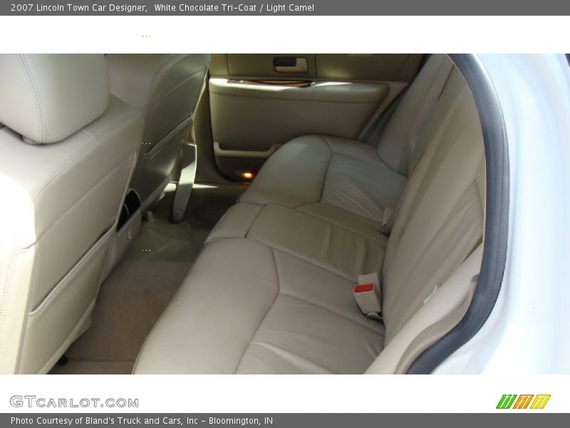 White Chocolate Tri-Coat / Light Camel 2007 Lincoln Town Car Designer