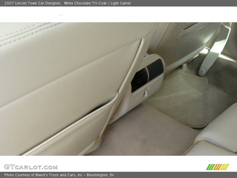 White Chocolate Tri-Coat / Light Camel 2007 Lincoln Town Car Designer
