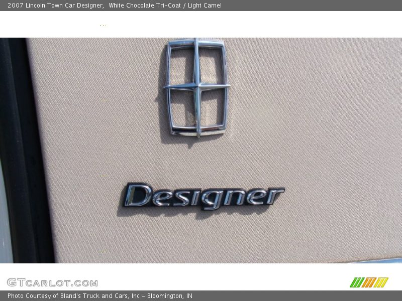 White Chocolate Tri-Coat / Light Camel 2007 Lincoln Town Car Designer