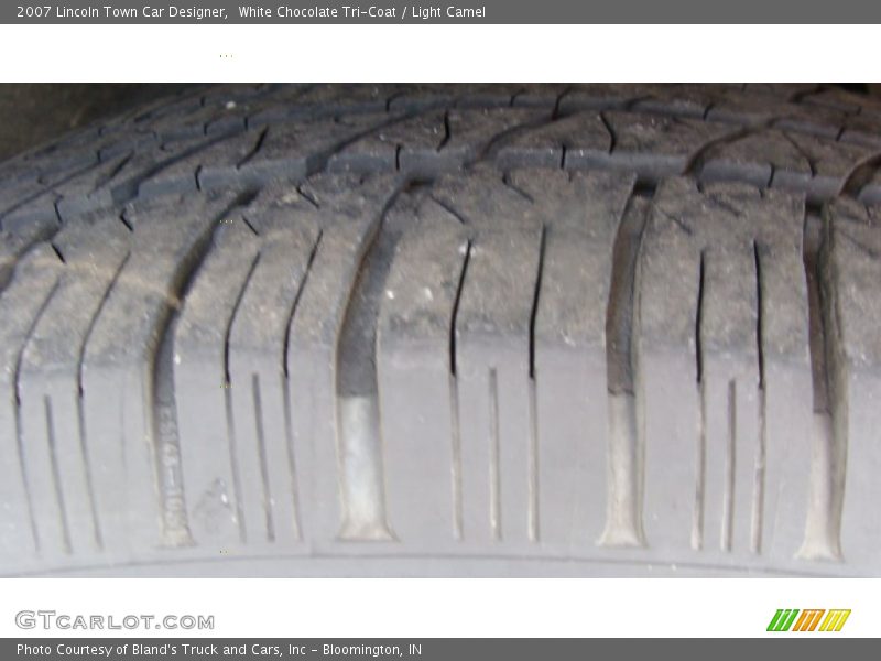 White Chocolate Tri-Coat / Light Camel 2007 Lincoln Town Car Designer