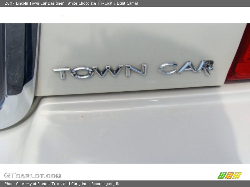 White Chocolate Tri-Coat / Light Camel 2007 Lincoln Town Car Designer