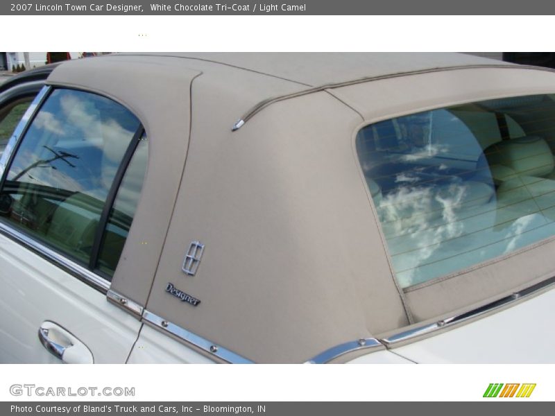 White Chocolate Tri-Coat / Light Camel 2007 Lincoln Town Car Designer