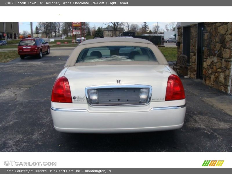 White Chocolate Tri-Coat / Light Camel 2007 Lincoln Town Car Designer
